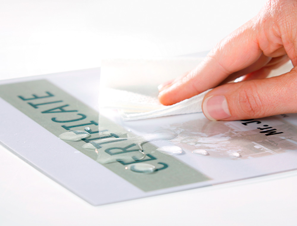 POCHETTE PLASTIFICATION Q-CONNECT AUTOADHÉSIVE 2 FACES FORMAT A4 125 MICRONS ANTISTATIQUE BOÎTE 100 UNITÉS