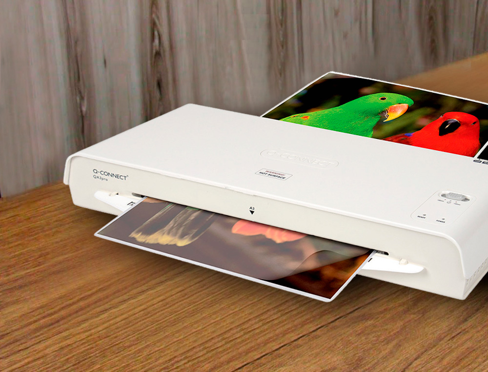 POCHETTE PLASTIFICATION Q-CONNECT AUTOADHÉSIVE 2 FACES FORMAT A4 125 MICRONS ANTISTATIQUE BOÎTE 100 UNITÉS