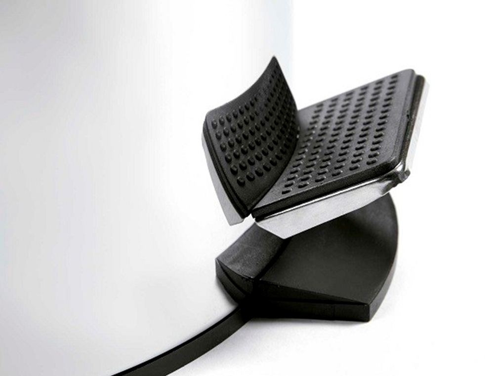 POUBELLE METALLIQUE Q-CONNECT AVEC PEDALE CHROME CAPACITE   12 LITRES  DIM. 250X380MM