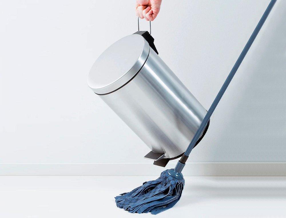 POUBELLE METALLIQUE Q-CONNECT AVEC PEDALE CHROME CAPACITE   12 LITRES  DIM. 250X380MM