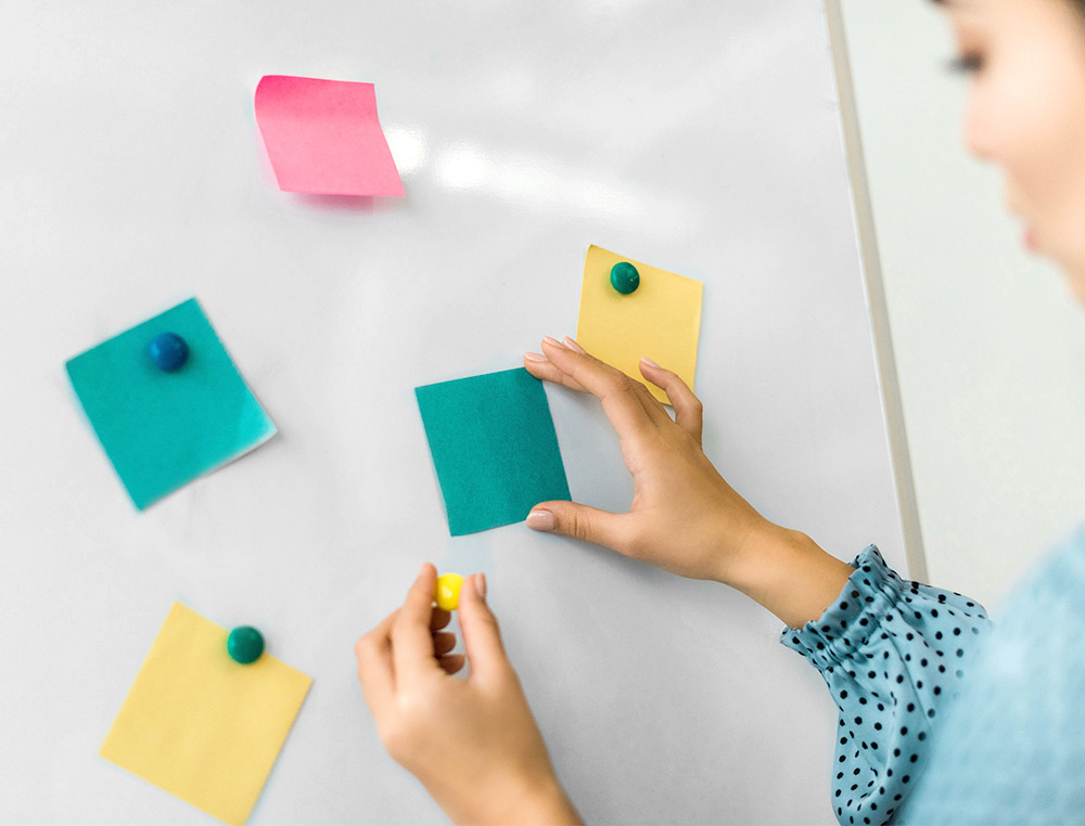 TABLEAU Q-CONNECT LAQUE MAGNETIQUE CADRE ALUMINIUM    IDEAL COLLEGES BUREAUX INCLUS ACCESSOIRES FIXATION MUR