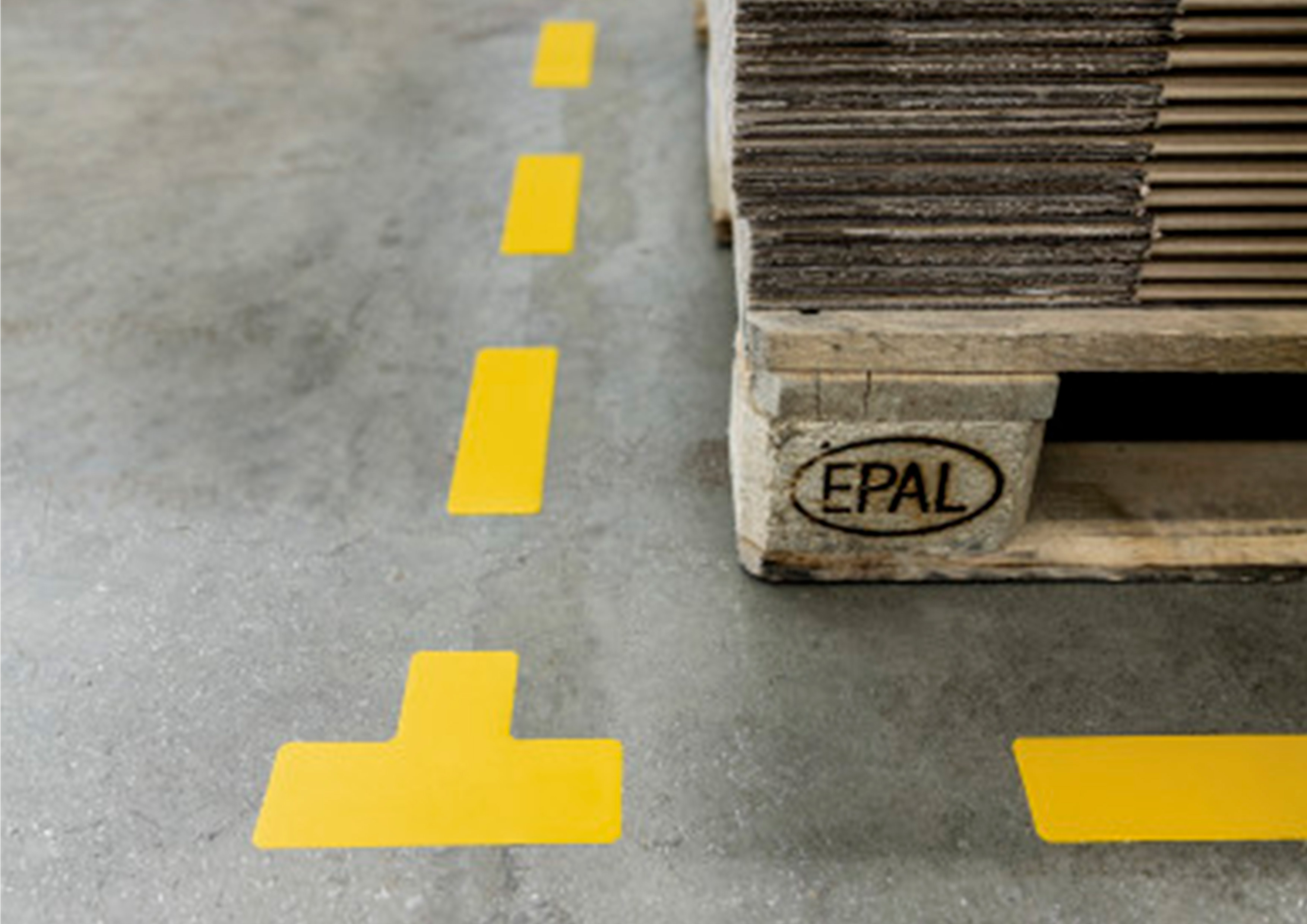 MARQUAGE AU SOL DURABLE IDENTIFICATION ZONES DE       DANGER PASSAGE STOCKAGE FORME CROIX 150X0,7X150MM INTERIEUR