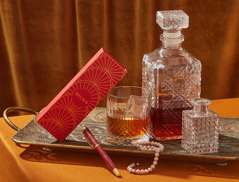 STYLO-BILLE ET ETUI SIMILI CUIR BELIUS SOIREE ALUM. DETAILS ET ATTRIBUTS OR ENCRE BLEUE COLORIS BORDEAUX COFFRET CADEAU