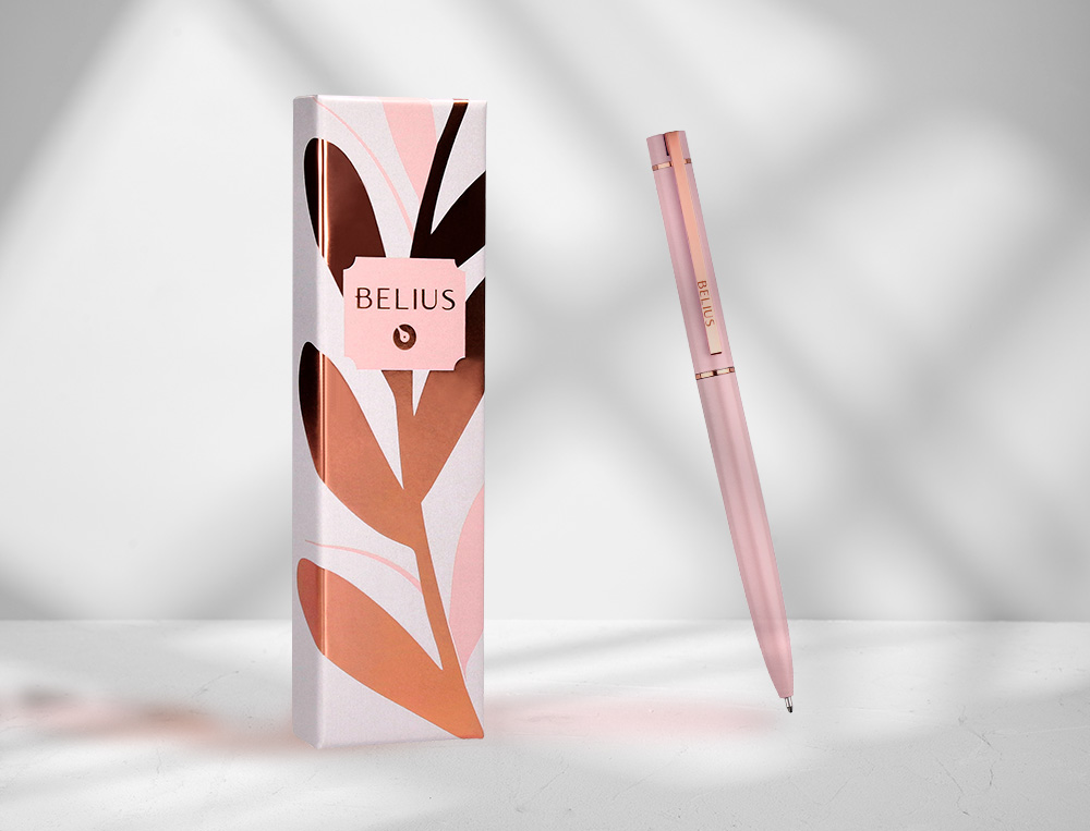 STYLO-BILLE BELIUS ROSE ALUMINIUM DETAILS ET ATTRIBUTS OR ROSE ENCRE BLEUE COLORIS ROSE DANS COFFRET CADEAU