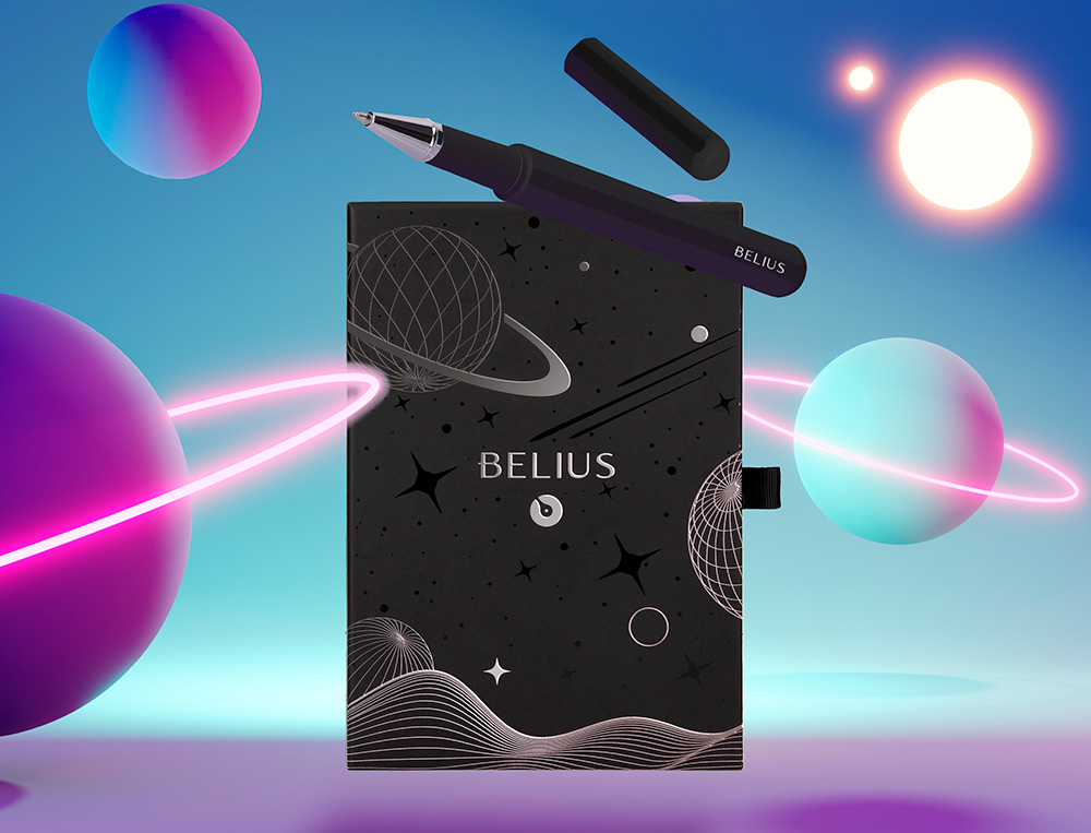 ROLLER ET ETUI EN SIMILI CUIR BELIUS SPACE B MONOCHROME SANS AGRAFE ENCRE BLEUE COLORIS NOIR DANS COFFRET CADEAU