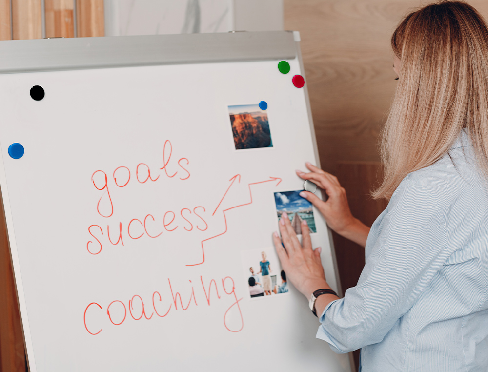 AIMANT LIDERPAPEL ECOUSE PP 35MM POUR TABLEAUX            MAGNETIQUES COLORIS ASSORTIS  BOITE 10 UNITES