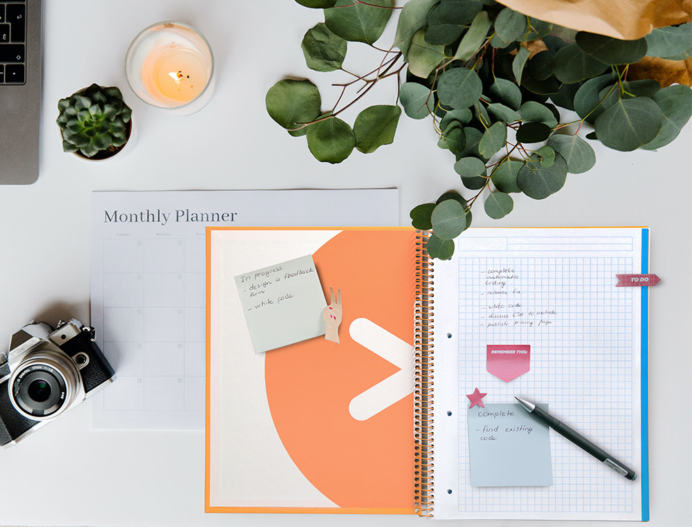 CAHIER SPIRALE ANTARTIK A4 240P 90G REMBORDE 5X5MM       MICROPERFORE 5 BANDES 4 TROUS COLORIS JAUNE MOUTARDE