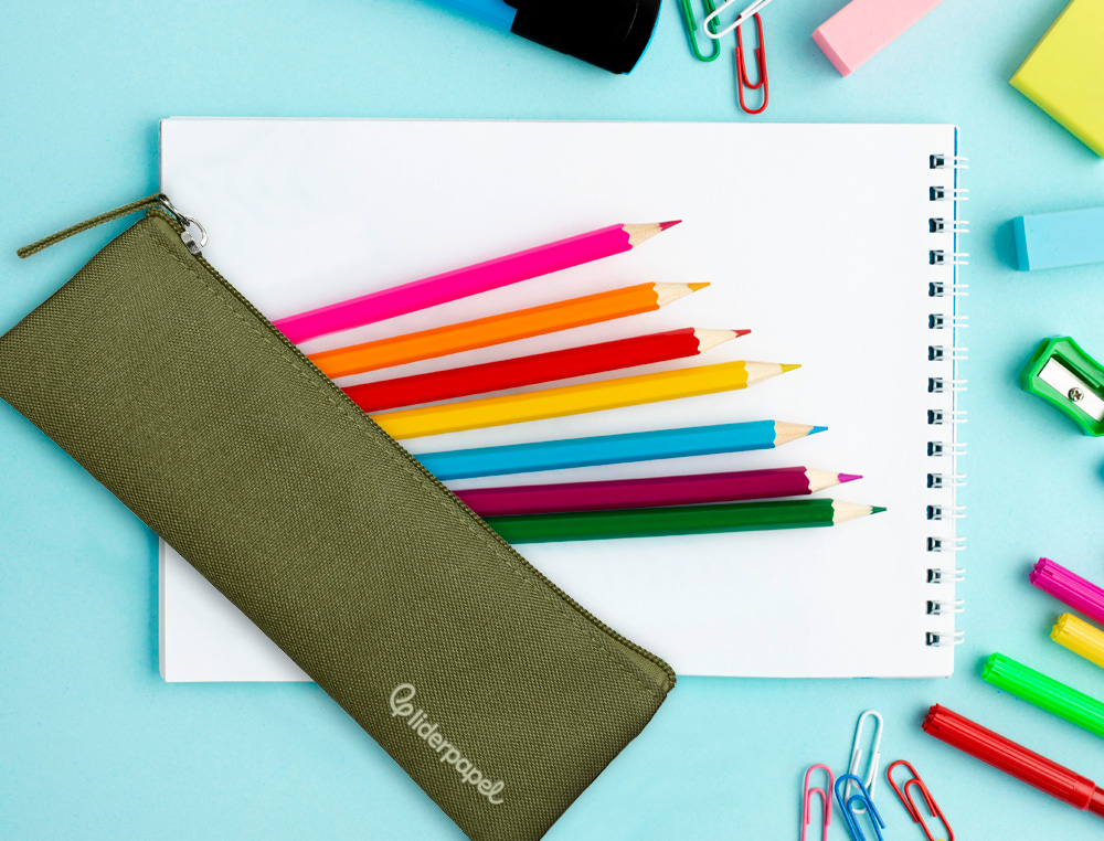 FOURRE-TOUT LIDERPAPEL PLAT MINCE 1 COMPARTIMENT 20X6CM COLORIS VERT MILITAIRE