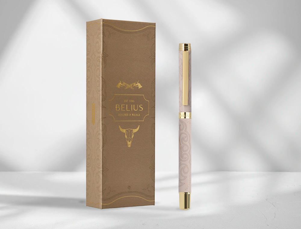 STYLO-BILLE BELIUS WILD WEST ALUMINIUM ENCRE NOIRE ATTRIBUTS DORES COLORIS BEIGE COFFRET DESIGN