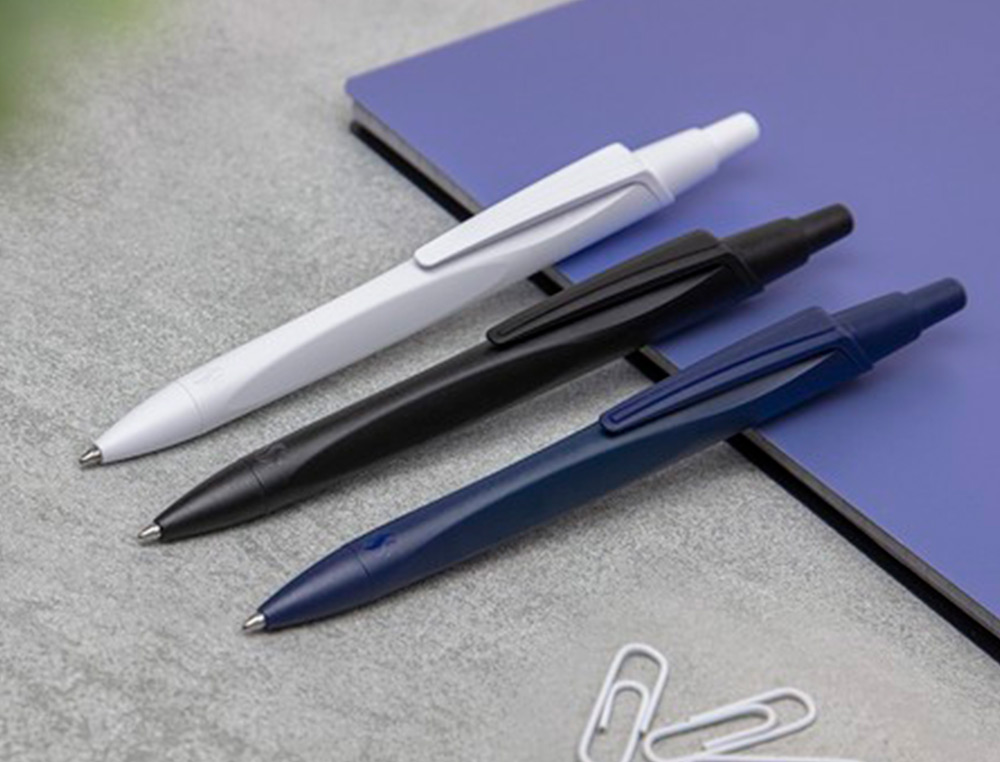 STYLO-BILLE SCHNEIDER RECO RETRACTABLE ET RECHARGEABLE CORPS PLASTIQUE RECYCLE POINTE 1MM TRAIT 0,5MM COLORIS NOIR