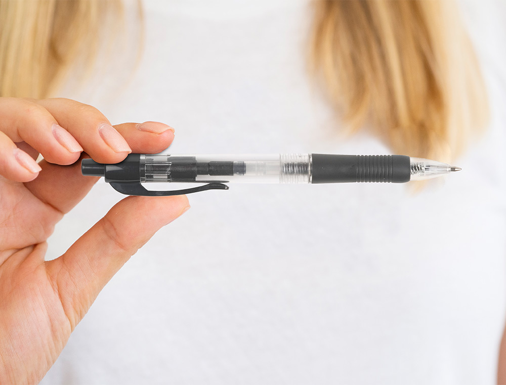 STYLO-BILLE Q-CONNECT RTRACTABLE CRITURE MOYENNE 0.7MM ENCRE CLASSIQUE CLIP GRIP PRHENSION COULEUR ENCRE NOIRE