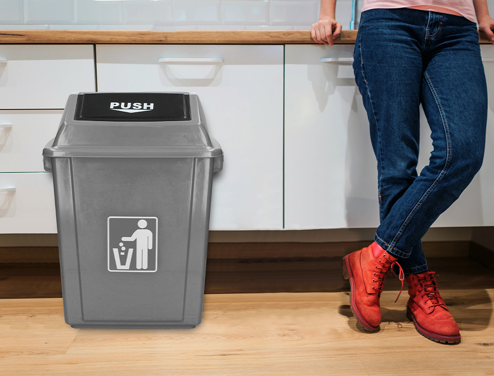 POUBELLE Q-CONNECT PLASTIQUE COUVERCLE BASCULANT OUVERTURE FACILE 2 POIGNÉES 40L 410X280X610MM COLORIS GRIS