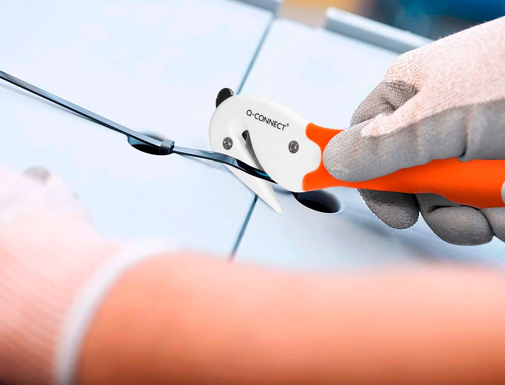 CUTTER DE SECURITE SX782N-1 Q-CONNECT EN PLASTIQUE AVEC   ERGOT EN METAL LAME FIXE      PROTEGEE EN ACIER INOXYDABLE